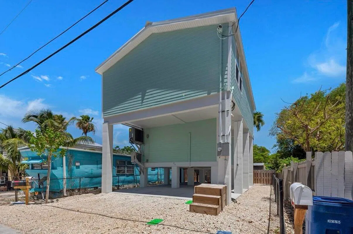 3 bed, 1.0 bath, 1220 sqft, $3,400 — Photo 1