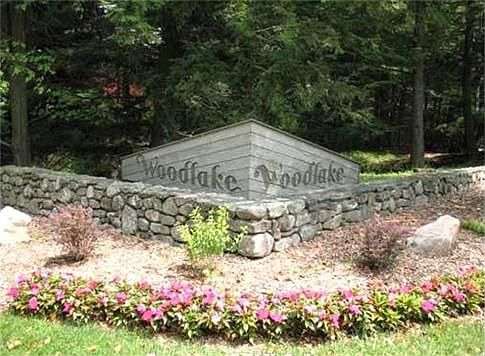 Woodlake Sign
