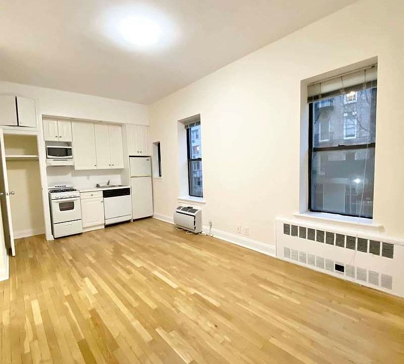 2nd image of 201 E 80th St #2C