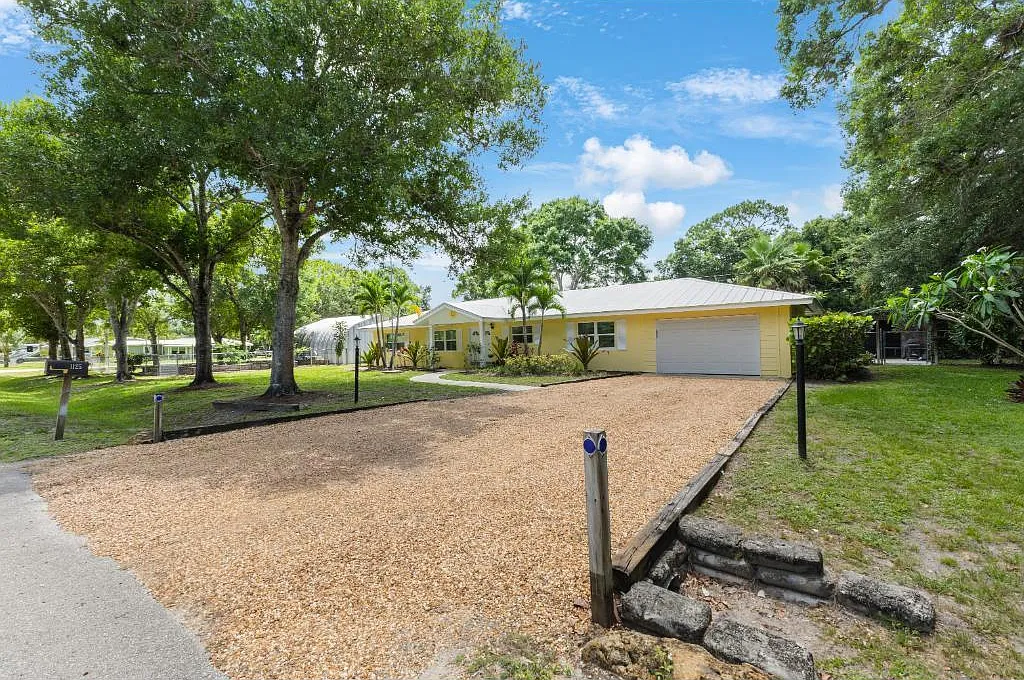 3 bed, 2.0 bath, 1824 sqft, $2,750 — Photo 2