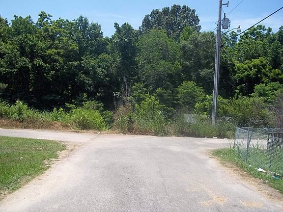 4th image of 140 Upland Dr