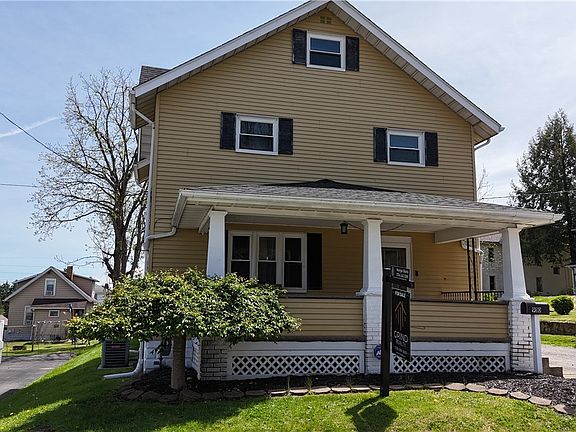 3rd image of 910 Temple Ave