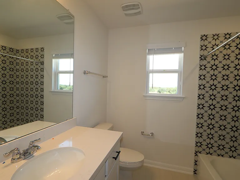 216 Amber Oak Ln — Photo 3