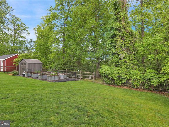 5th image of 110 Clarion Dr