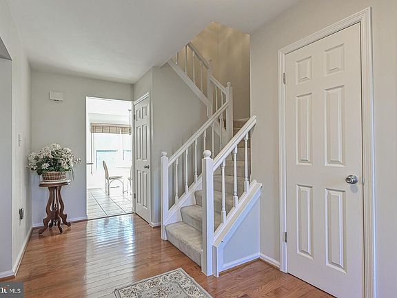 4th image of 9023 Lake Braddock Dr