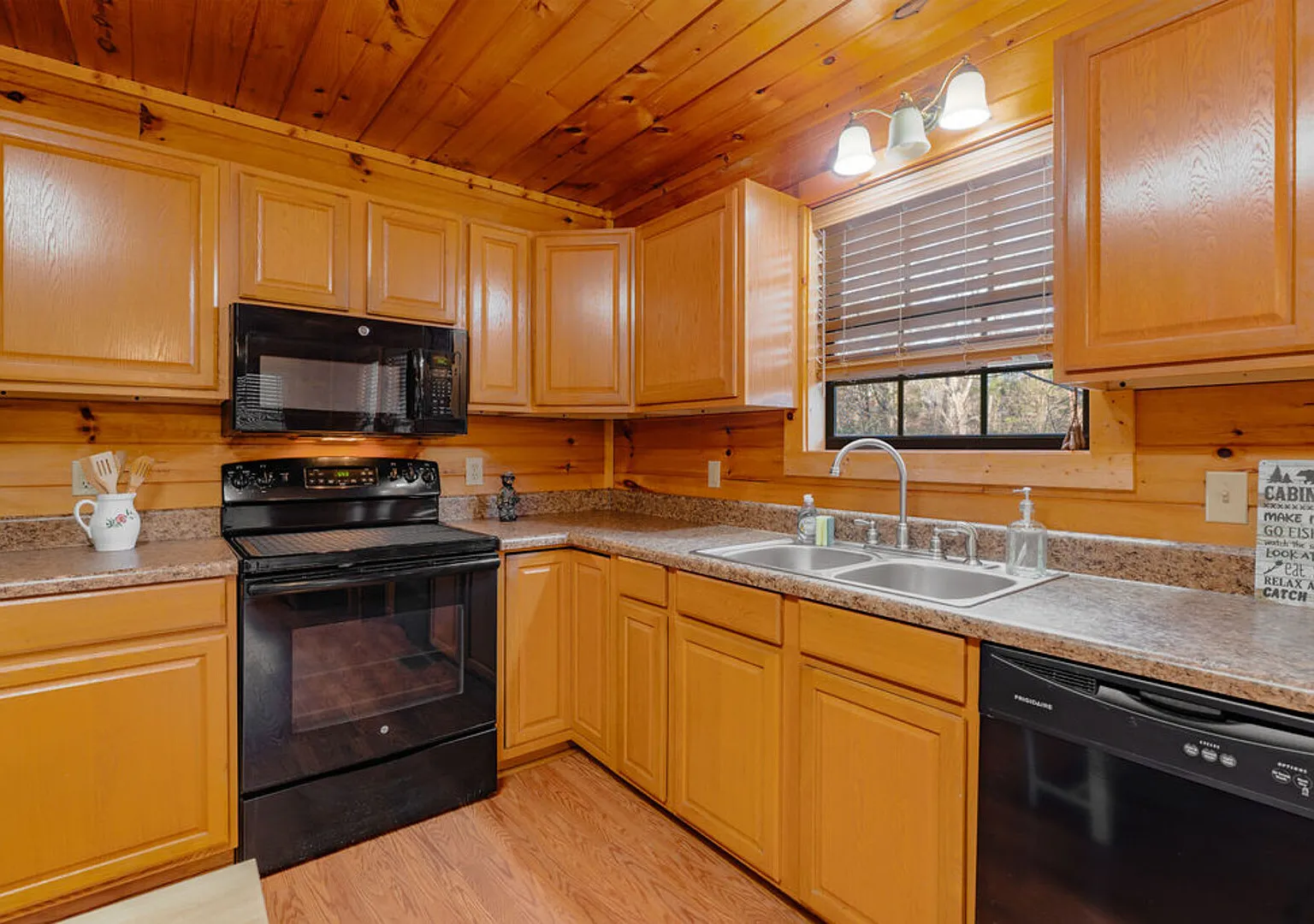 Cozy Country Cabin — Photo 3