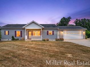 1028 Old Barn Ln, Freeport, MI 49325