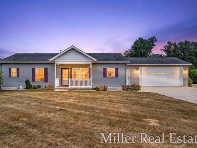 1028 Old Barn Ln, Freeport, MI, 49325