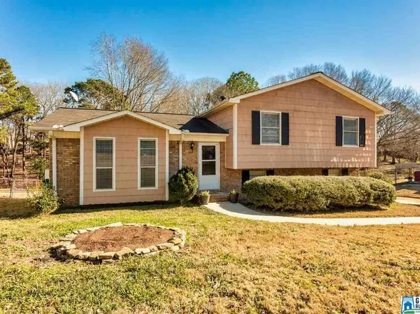 925 Willow Bend Rd, Pelham, AL 35124