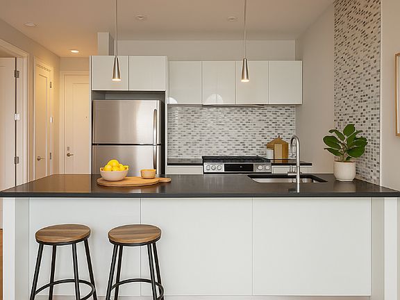 3rd image of 276 Suydam St APT 4A