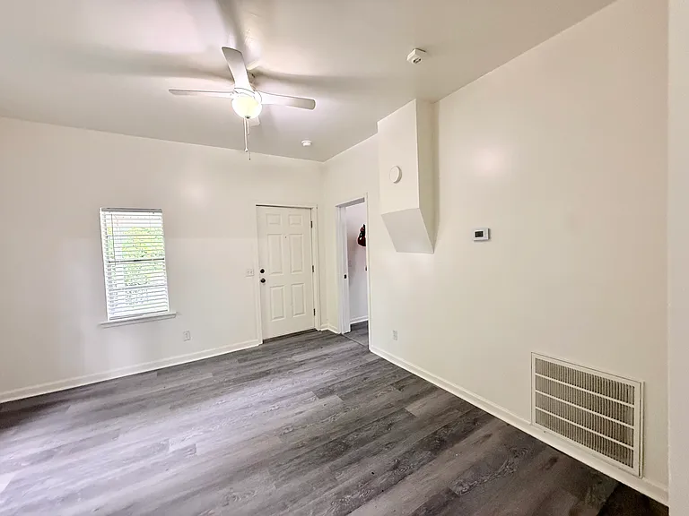 241 E Huntsville Rd — Photo 6