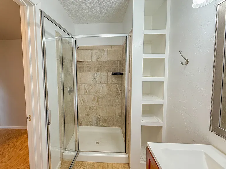 12021 Hawthorne Ln — Photo 18