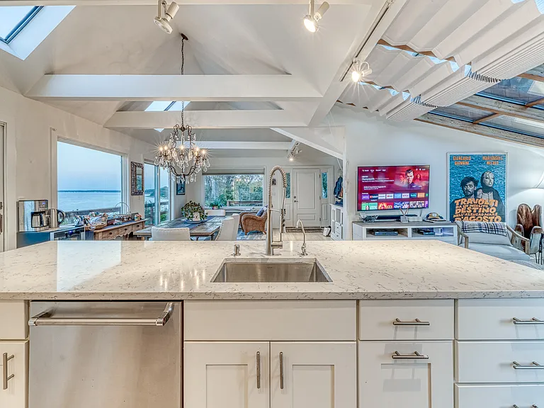 2430 Dignans Rd — Photo 10