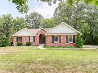 8 Wheatfield Ct, Collinsville, IL 62234