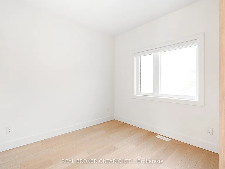21 Farnham Ave #LANEWAY - UPPER — Photo 10