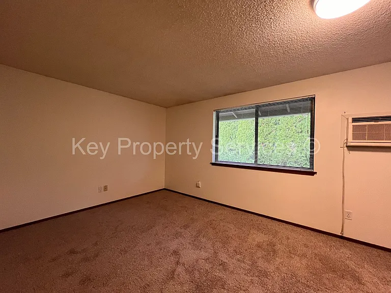 607 R St — Photo 10