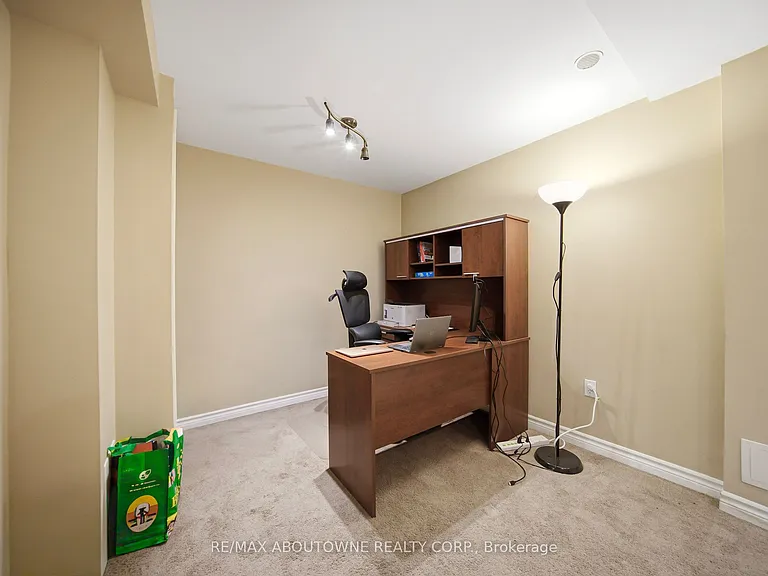 902 Gazley Cir — Photo 30