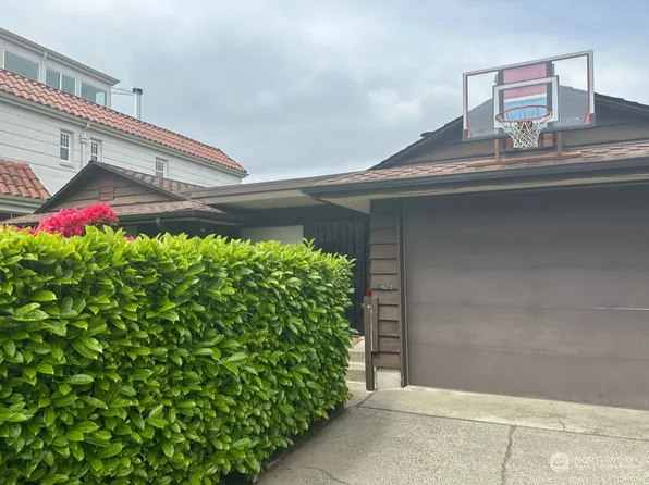 1541 Sunset Avenue SW, Seattle, WA 98116