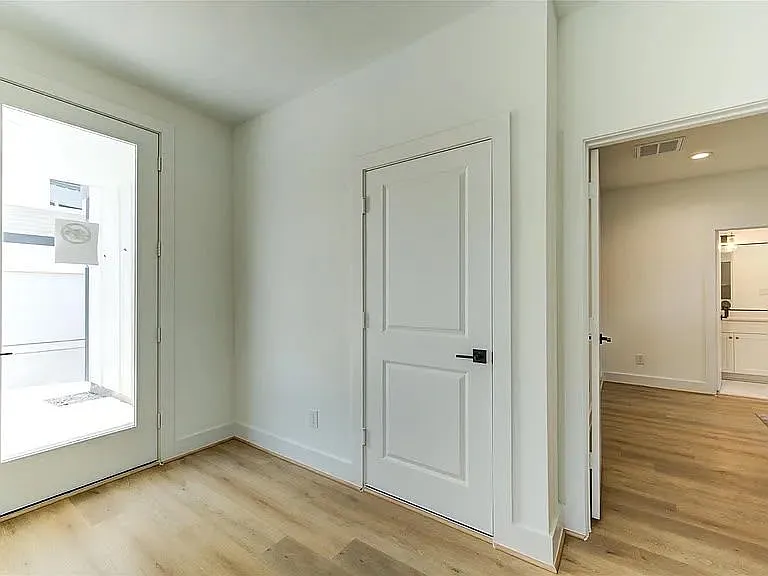 3 bed, 3.5 bath, 2151 sqft, $2,799 — Photo 3