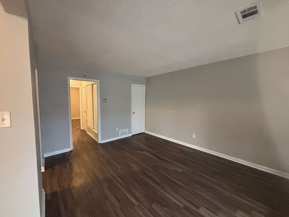 3rd image of 1425 Todds Creek Cv
