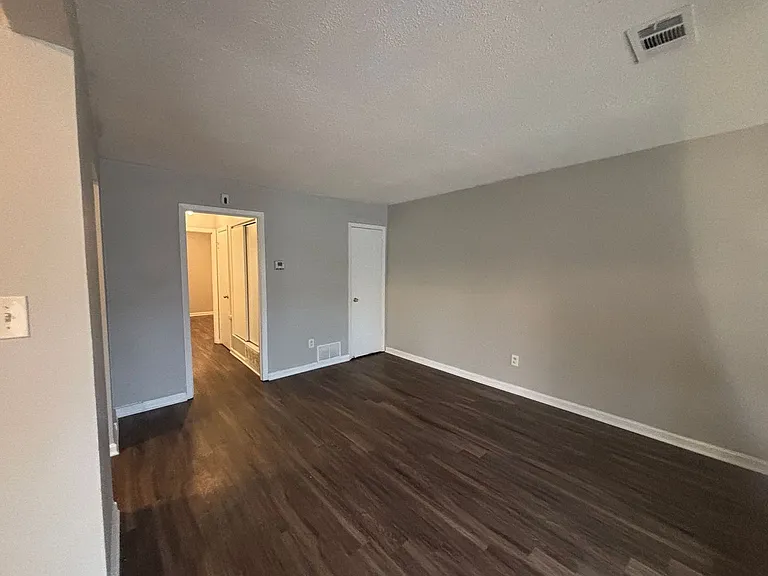 1425 Todds Creek Cv — Photo 3