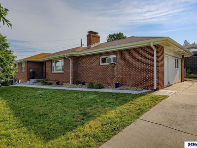 901 N 90th St, Omaha, NE, 68114