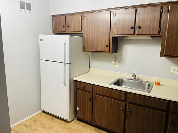 3rd image of 25304 Shiawassee Cir APT 208