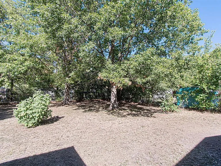 618 Crescent St — Photo 19