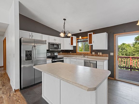 5th image of 1029 Pennington St