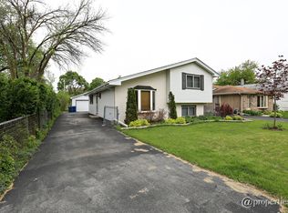 221 N Glade Ave, Elmhurst, IL 60126