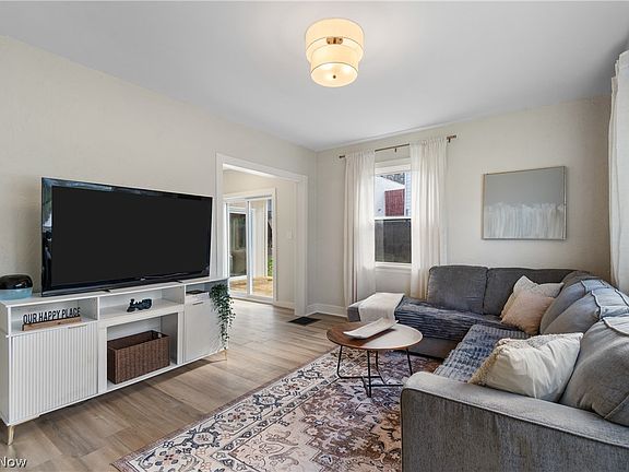 2nd image of 425 Myrtle Ave