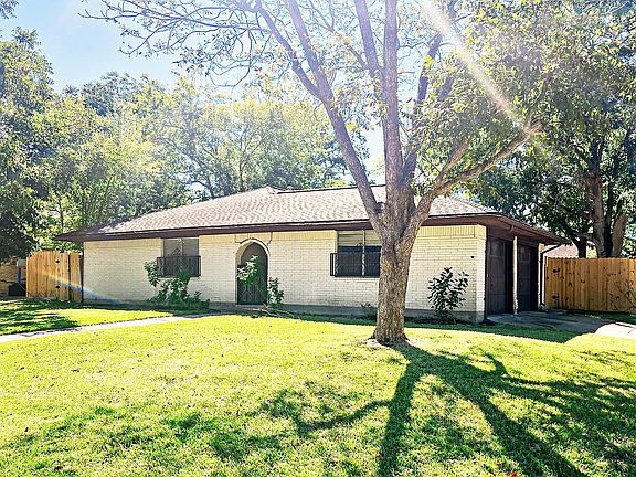 2nd image of 2123 Williamsburg Ct S