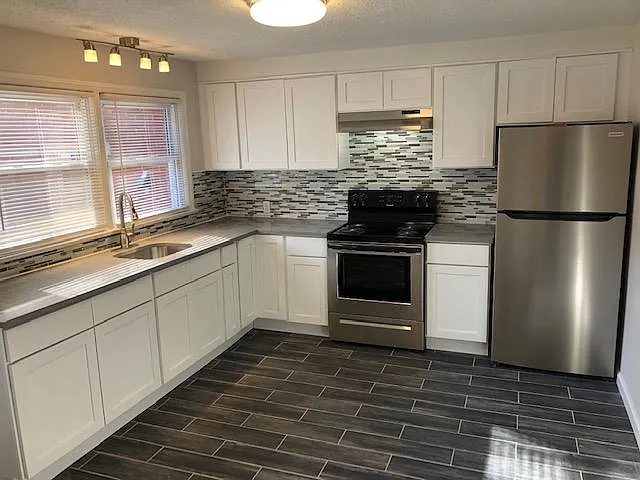 18-34 Benton St — Photo 6