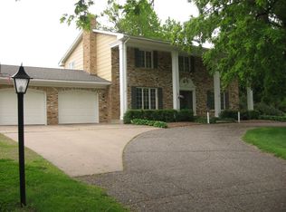 51 S Shannon Dr, Shakopee, MN 55379