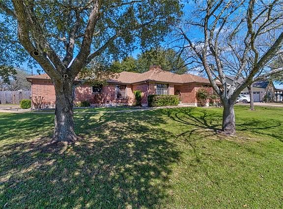 2nd image of 320 Verbena Dr