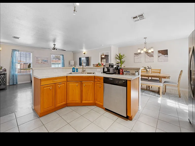 813 Oriole St — Photo 12