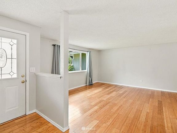 5th image of 481 Dennis Ct SE