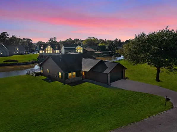 54 Wildwood Lake Drive, Huntsville, TX 77340