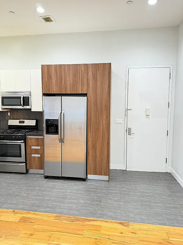 Building Photo - 779 Wyckoff Ave #1E