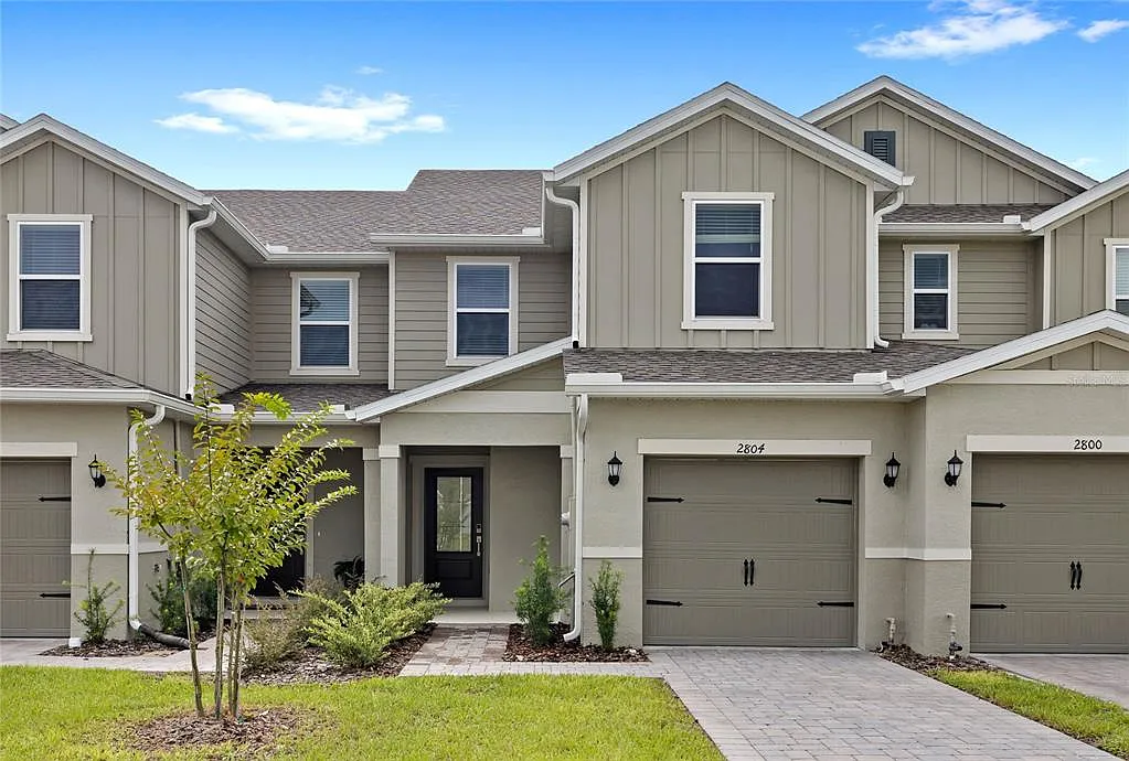 3 bed, 2.5 bath, 1557 sqft, $2,150 — Photo 1