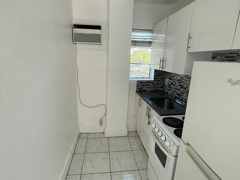 1843 Dewey St #116 — Photo 5