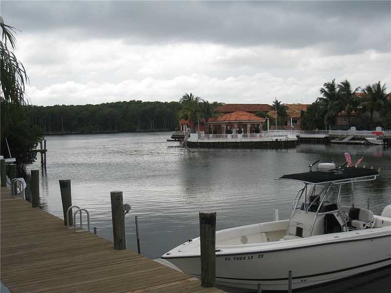 1st image of 409 Poinciana Dr