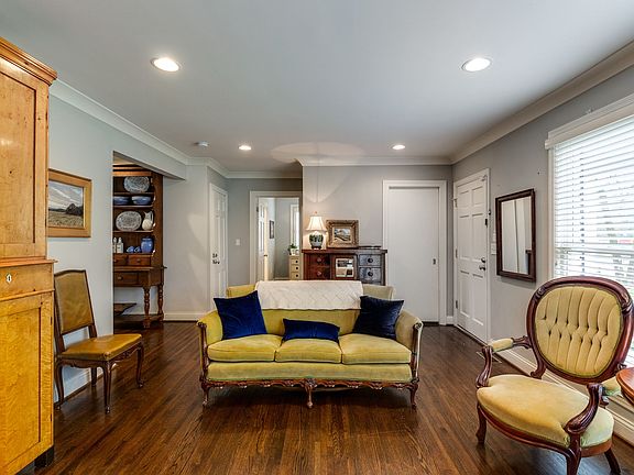 4th image of 102 Lasalle Ct