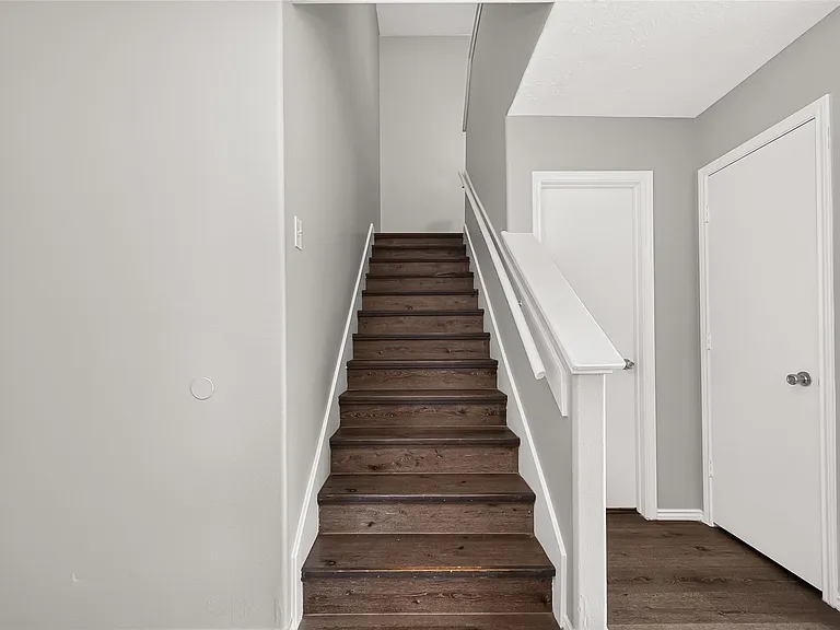 19451 Nasworthy Dr — Photo 23
