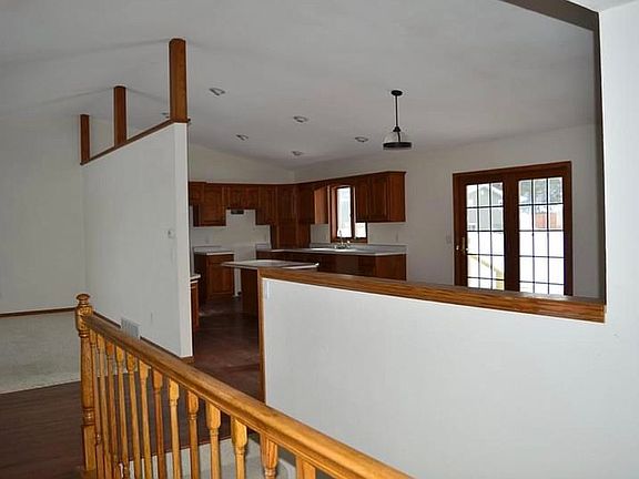 4th image of 708 2nd St