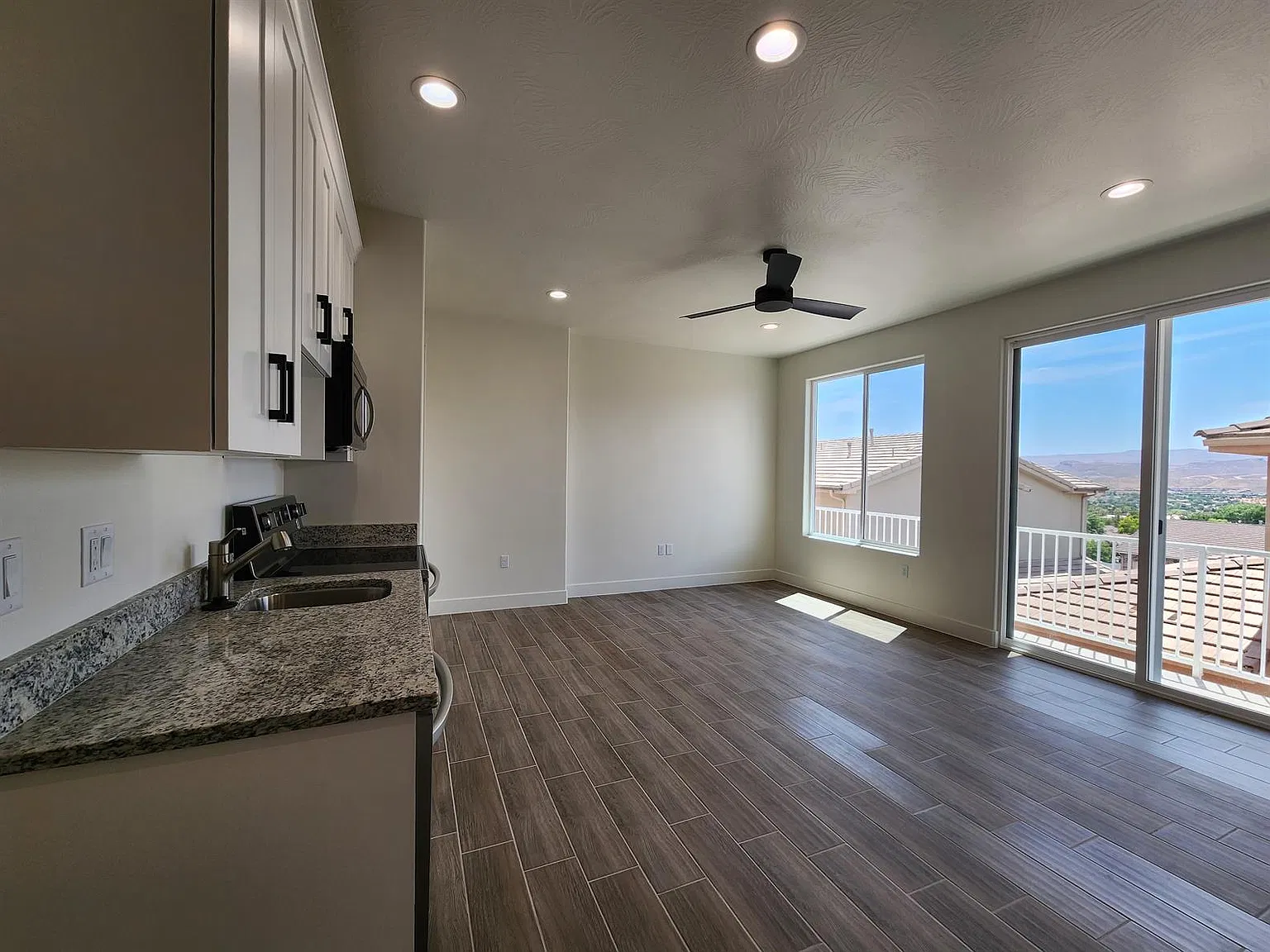R644 - Apt - 438 N Stonemountain Dr #56 — Photo 3