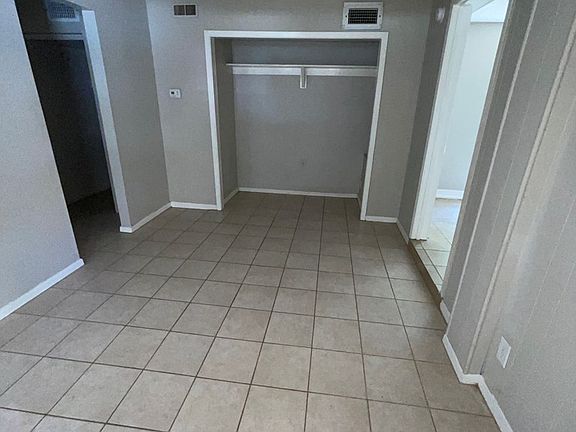 5th image of 309 Glenmore Dr