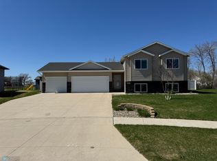 5883 Autumn Dr S, Fargo, ND 58104