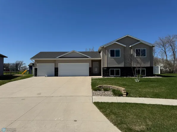 5883 Autumn Dr S, Fargo, ND 58104