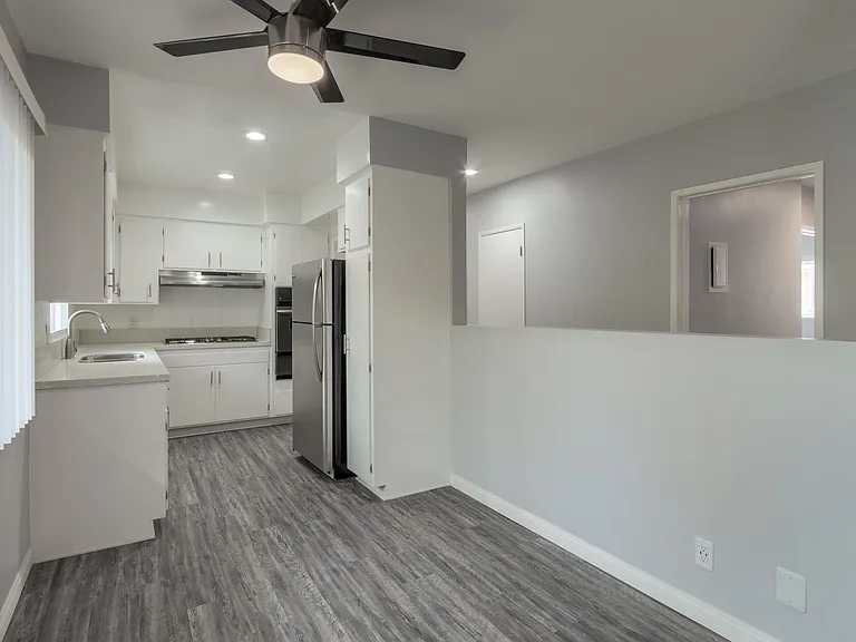1527 Yale St #6 — Photo 13
